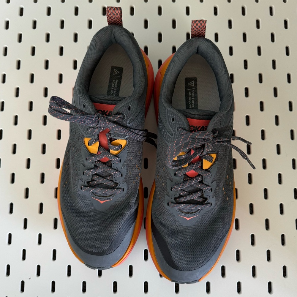 Women’s Hoka Challenger ATR 6 wide, Sz 9.5